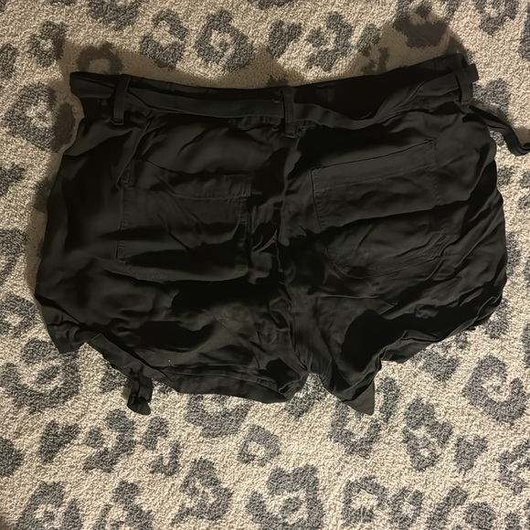 Banana Republic linen shorts - Picture 2 of 2